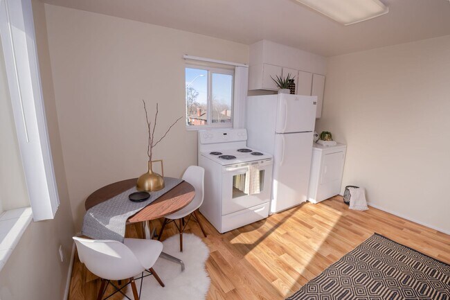 Building Photo - Beautiful Two Bed Apartment Close to Sugar House: Washer/Dryer and Parking Included!