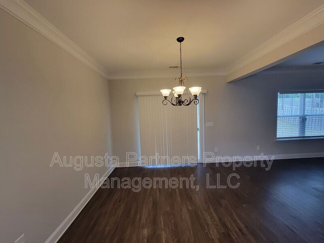 Building Photo - 257 Tulip Dr