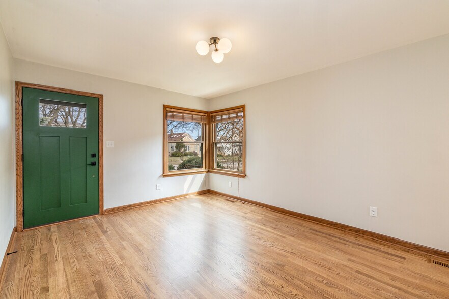 Building Photo - 7639 W Lorraine Pl