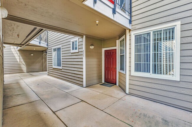 Building Photo - 2-Bedroom Condo in Prime Sunnyvale Location Near Tech Hubs