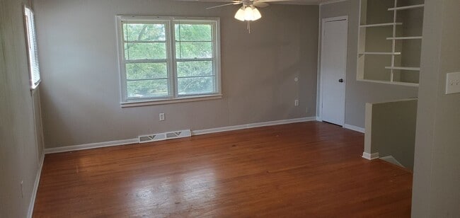 Building Photo - 3 bd, 2 ba house N cental Columbia, near V...