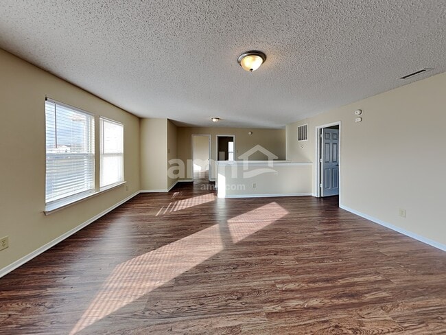 Building Photo - 6850 W Littleton Dr