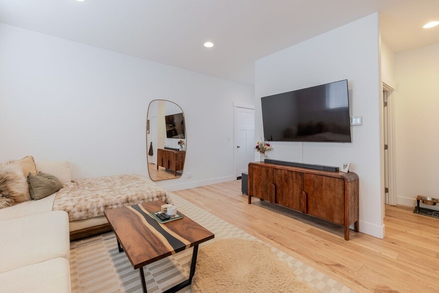 Building Photo - 63121 de Haviland Ct