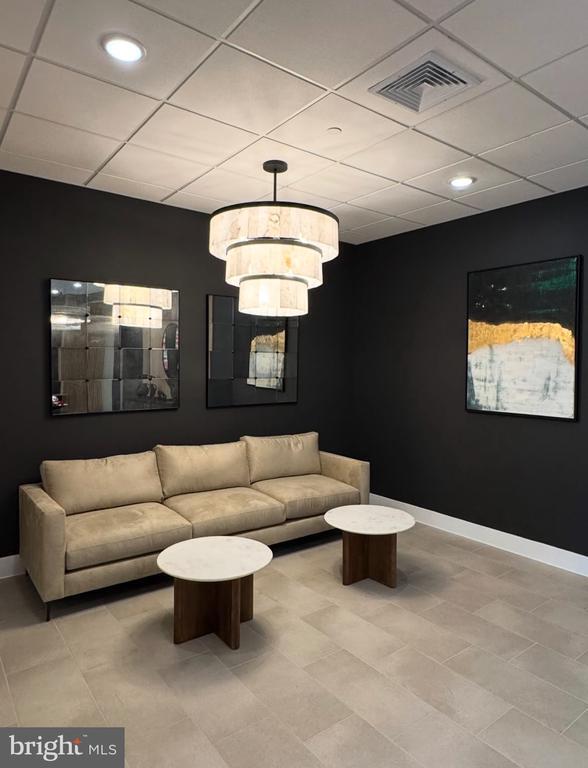 Building Photo - 624 Main St