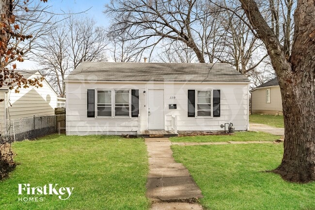 Building Photo - 2219 S Hall Rd