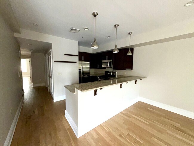 Building Photo - 703 Adams St