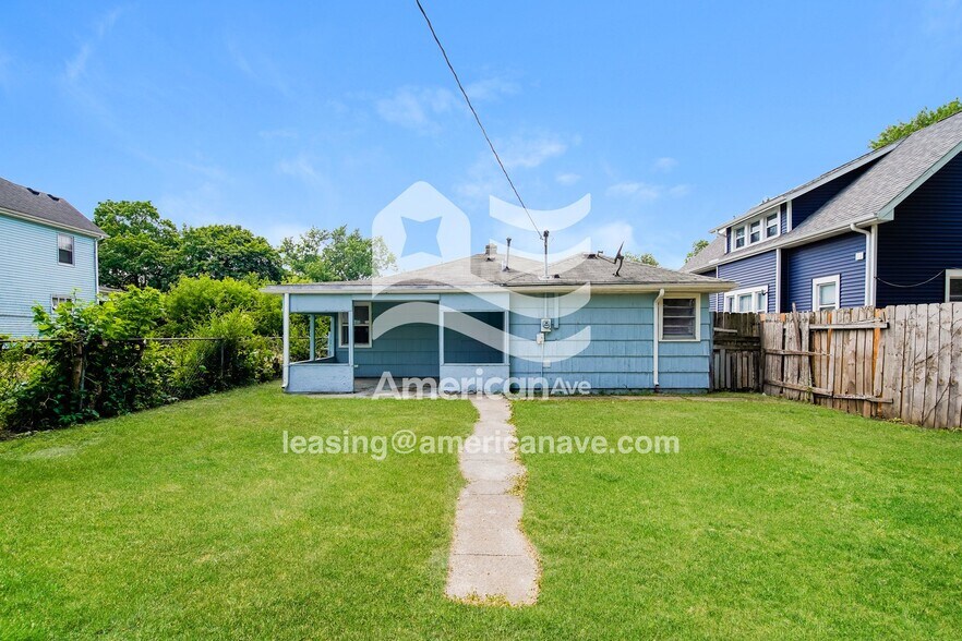 Building Photo - 906 N Adams St