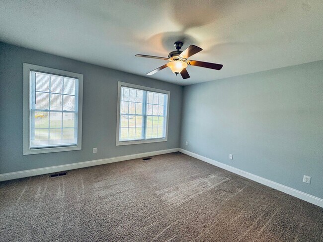 Building Photo - Newer Townhouse (Wiggington Place)