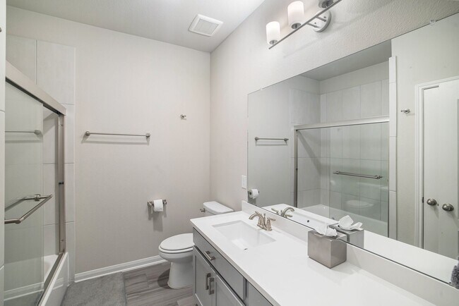 Building Photo - 206 Liatris Ct