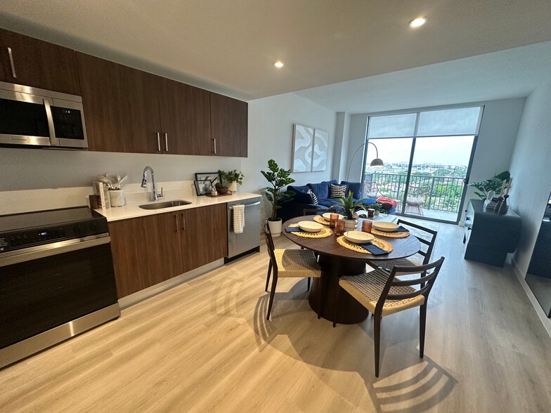 Building Photo - 801 NW 39th Ct