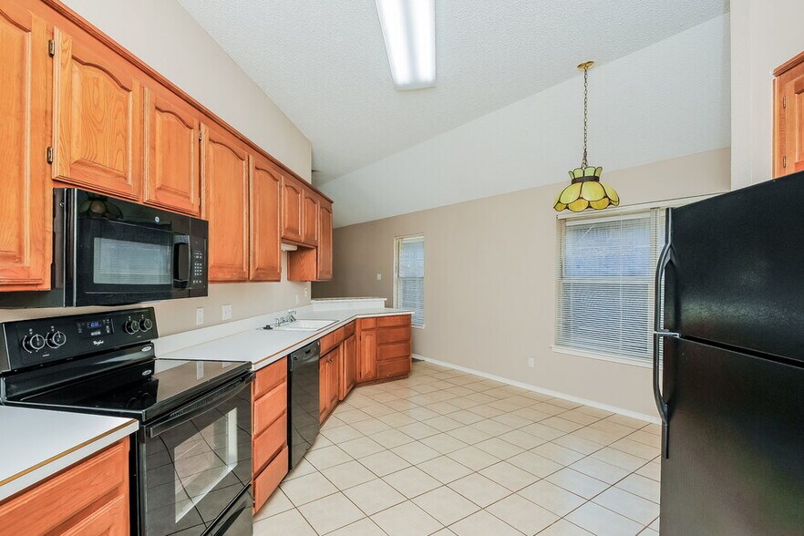 Building Photo - 7625 Mahonia Dr