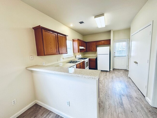 Building Photo - 2873 Southampton Way