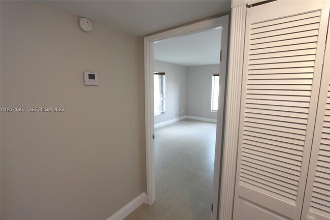 Building Photo - 8005 Lake Dr