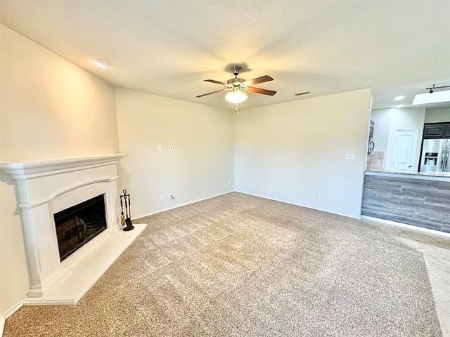 Building Photo - 3020 Tamarack Ln