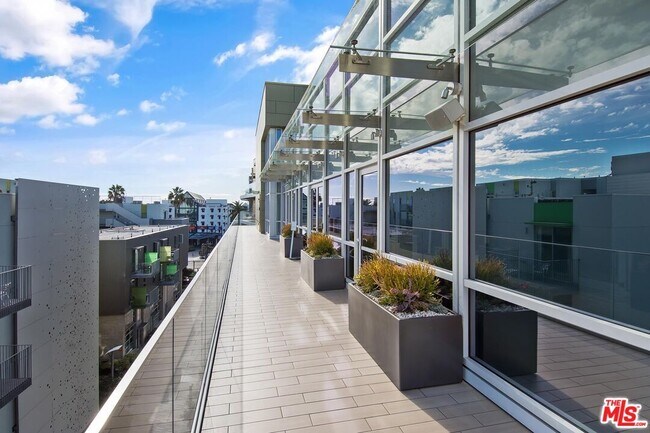 Building Photo - 1705-1725 Ocean Ave