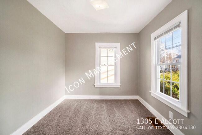 Building Photo - 1305 E Alcott-