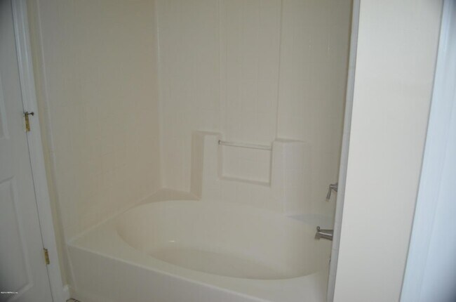 Building Photo - 545 Prosperity Lake Dr