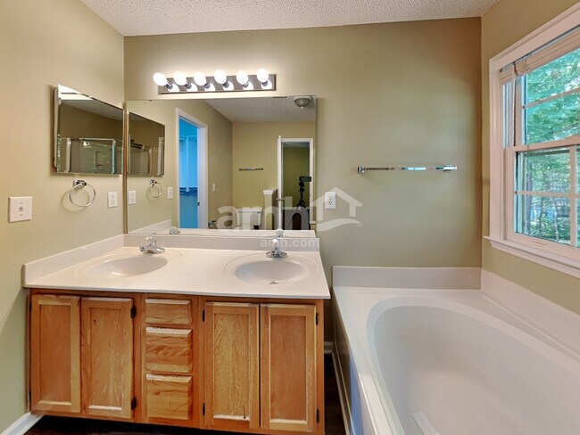 Building Photo - 1003 Pine Acres Ct