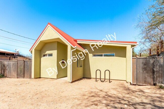 Building Photo - 615 E Helen St