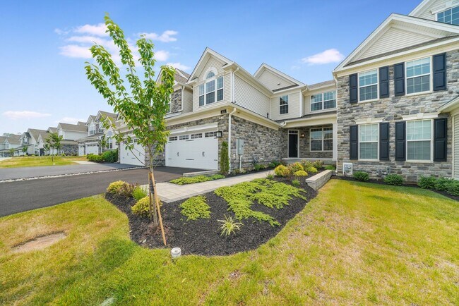 Building Photo - Luxury Fully Furnished 3 Bed 3.5 Bath Townhome in Darlington Ridge