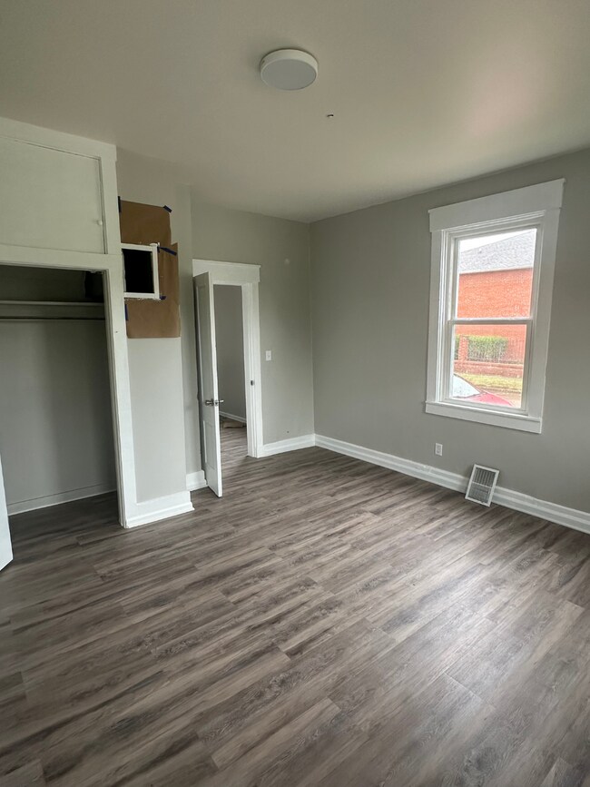 Building Photo - 603