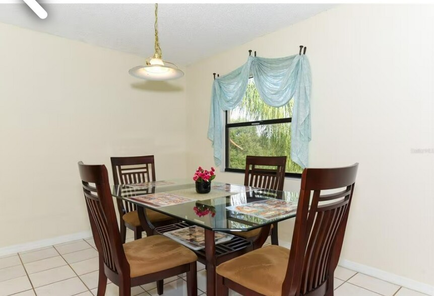 Building Photo - 2495 Twin Dr