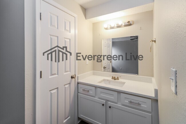 Building Photo - 1413 Sunrise Dr