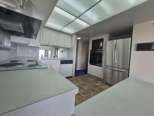 Building Photo - Spacious 2 Bedroom Condo for Rent in the Fairhaven Neighborhood