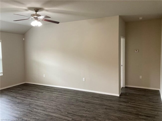 Building Photo - 8004 Dogwood Dr