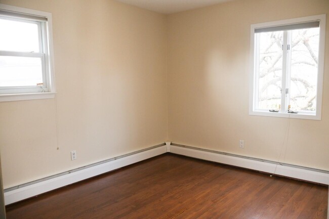 Building Photo - 14 Dock Ln