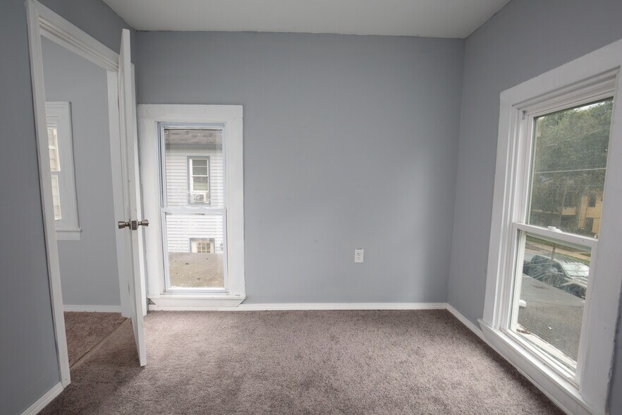 Building Photo - 399 S Division St