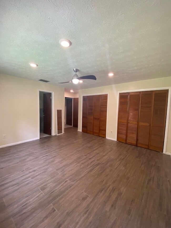 Building Photo - Brandon home available soon!