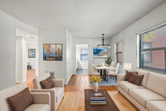 Building Photo - 306-306 E 19th St