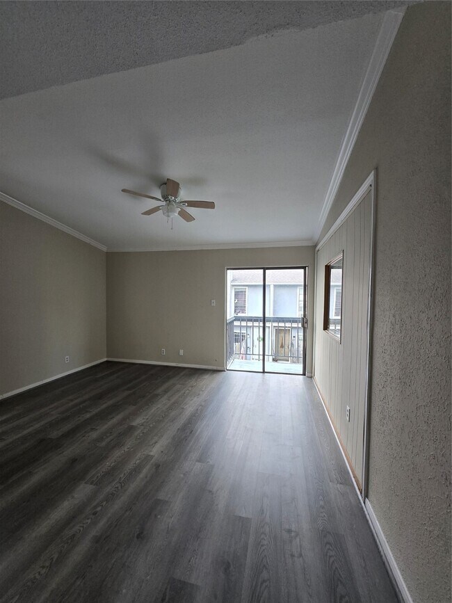 Building Photo - 9550 Deering Dr