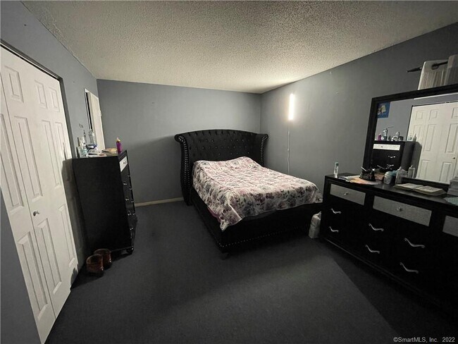 Building Photo - 10 Georgetown Dr