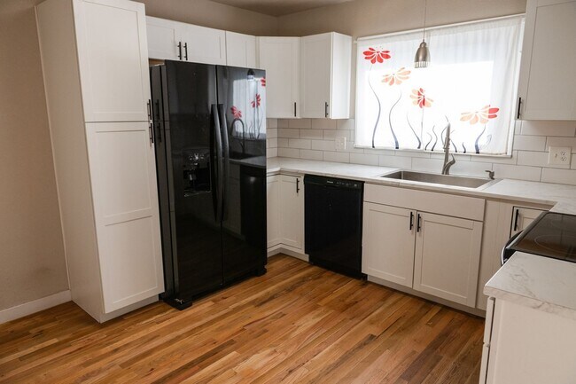 Building Photo - Spacious 2BR House in Cheyenne