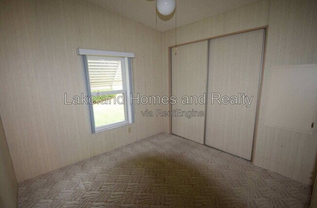 Building Photo - 1762 Fox Hill Dr