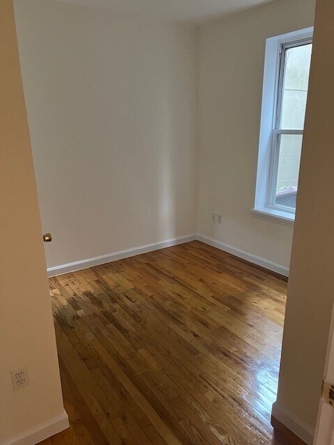 Building Photo - 419 5th St