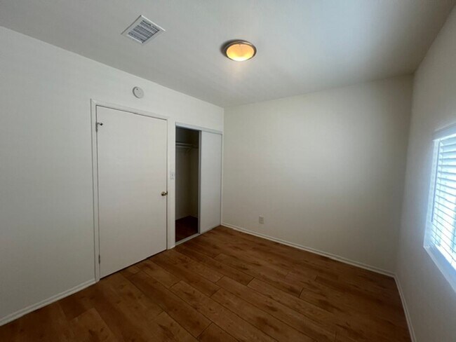 Building Photo - 17430 Gledhill St