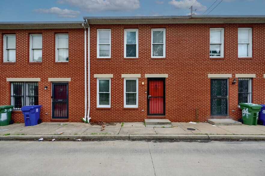 Primary Photo - 32 N Spring St