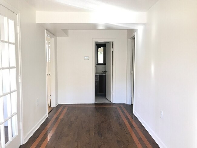 Building Photo - 1533 Heights Blvd