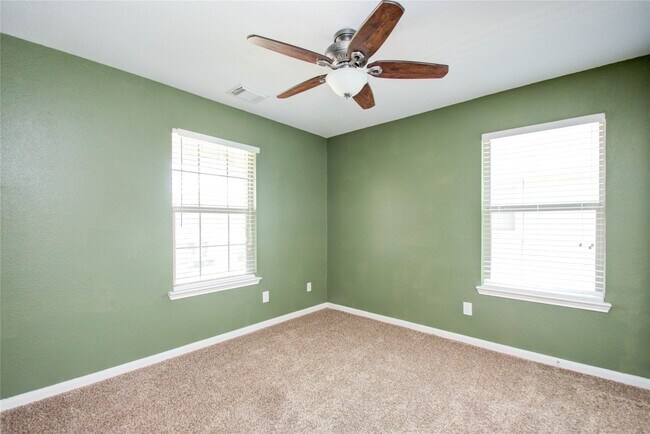 Building Photo - 16110 Limestone Lake Dr