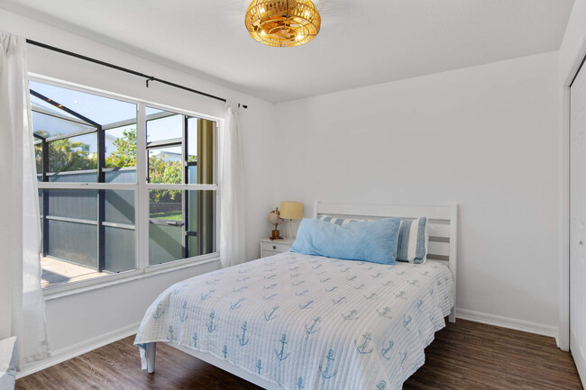 Building Photo - 1190 SW 57th St