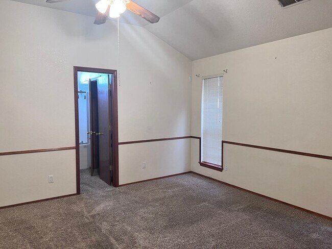 Building Photo - 9304 Saguaro St NW