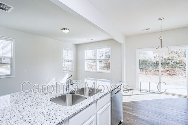 Building Photo - 203 Stone Fruit Ct