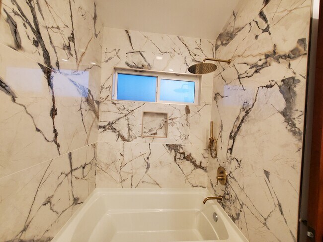 2520 - M. Bath room - 2520 Delaware St