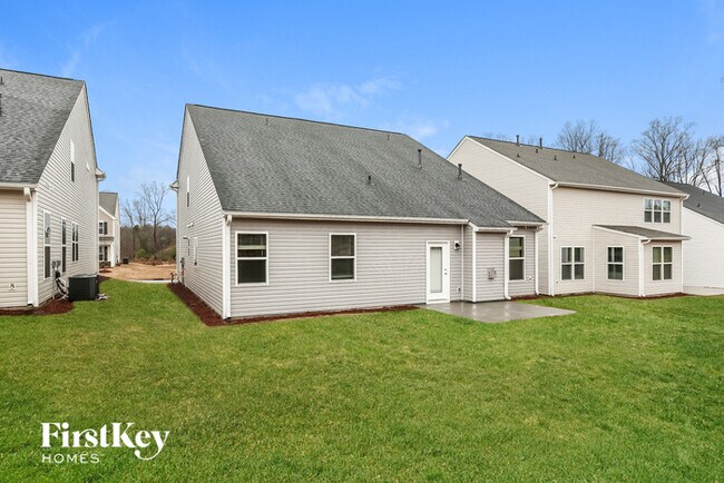 Building Photo - 574 Hillpark Ln