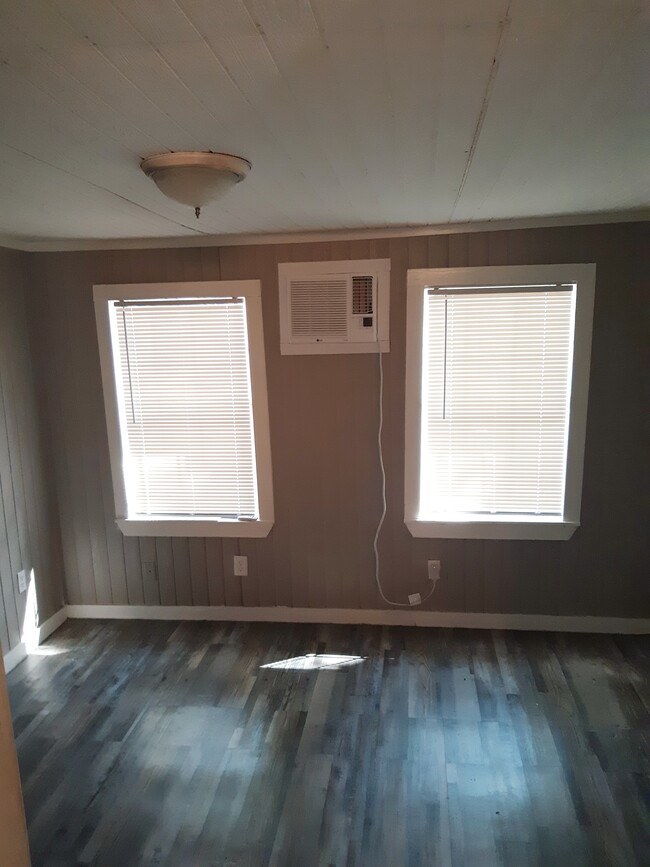 Bedroom 2 with newly installed AC unit - 130 Glenwood Ct