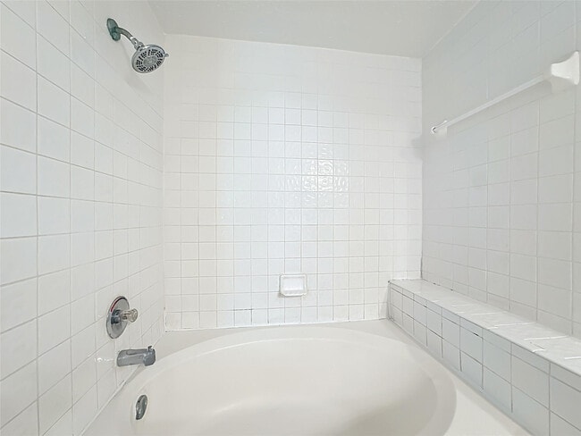 Building Photo - 5560 Metrowest Blvd