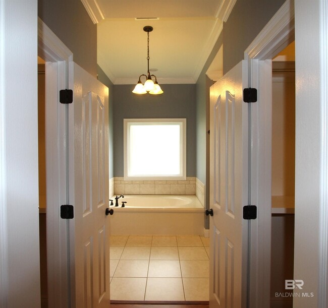 Building Photo - 9948 Sommerset Dr